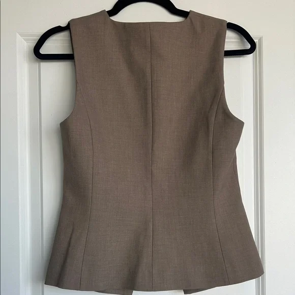 Aritzia brown Sleeveless Button-Up Vest - Picture 2 of 4